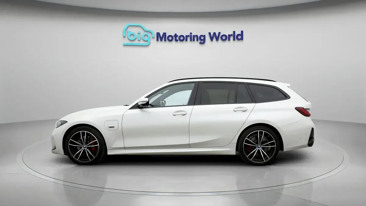 Used BMW 330e M Sport 292 HP (214 kW) 2023 White Estate