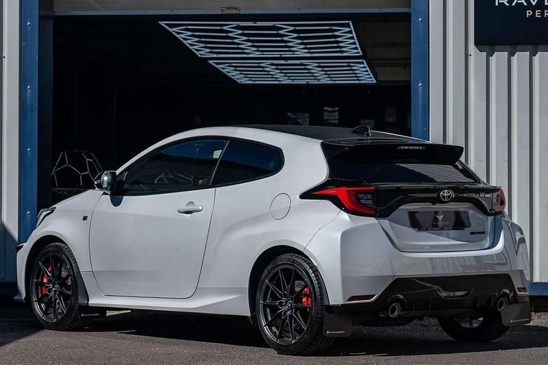 Used Toyota Yaris 272 HP (200 kW) 2021 White Hatchback