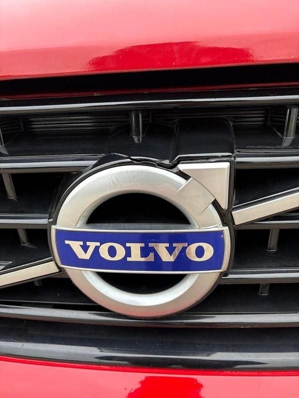 Used Volvo XC60 R-Design 190 HP (139 kW) 2016 Red SUV