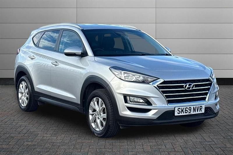 Platinum silver Used 2019 Hyundai Tucson SE SUV | £13,490 (Good price) - Image 1/4