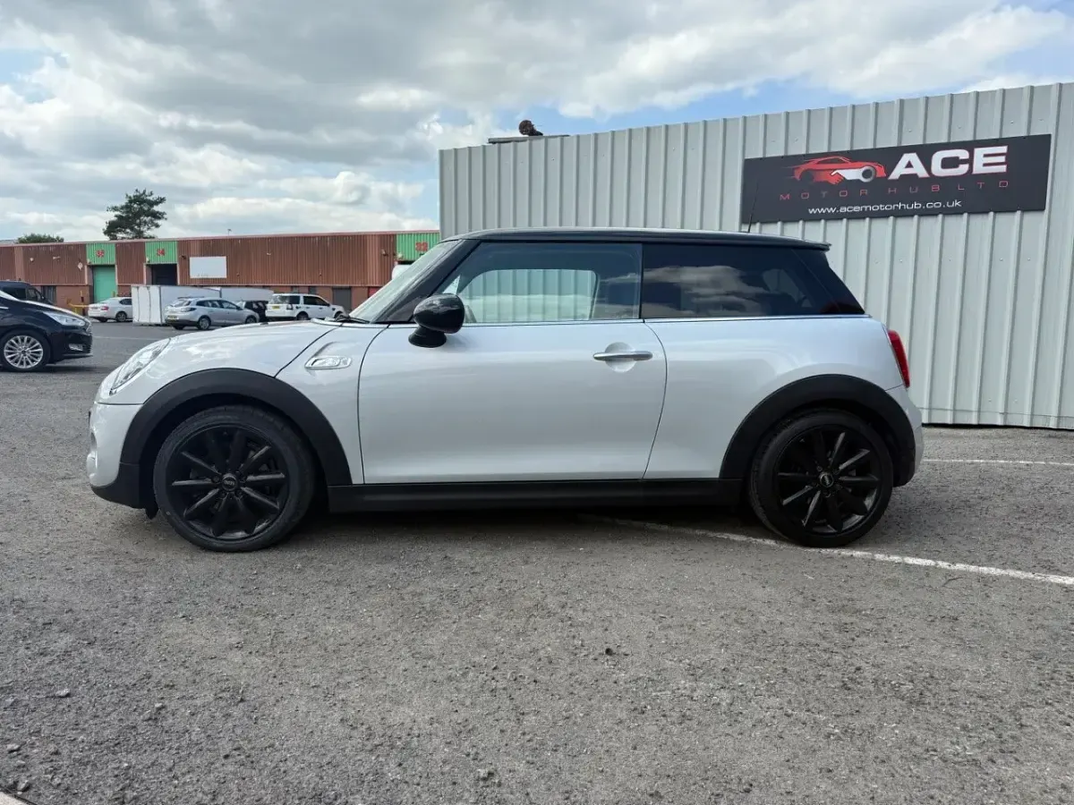 Used Mini Cooper S Hatch 192 HP (141 kW) 2018 Silver Hatchback