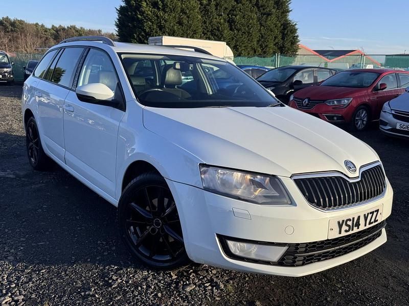 White Used 2014 Skoda Octavia Elegance Estate | £5,995 (Good price) - Image 1/3