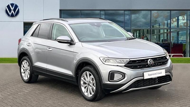 Pyrite silver metallic Used 2025 VW T-Roc Match SUV | £21,882 (Fair price) - Image 1/4