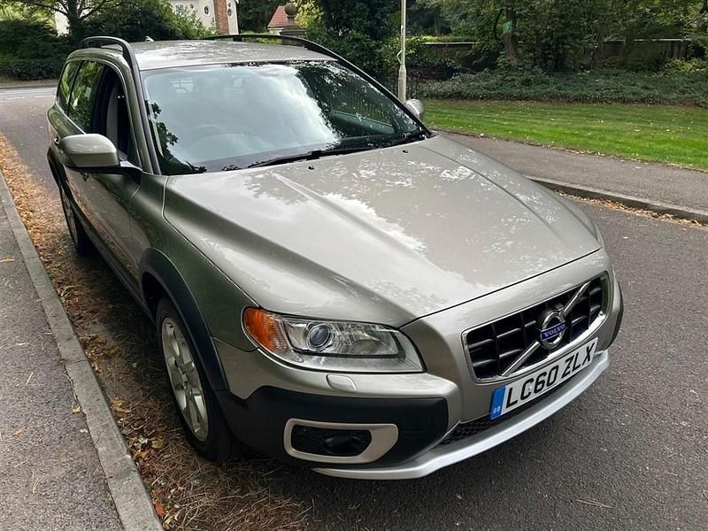 Gold Used 2011 Volvo XC70 SE Lux SUV | £9,250 (Fair price) - Image 1/4