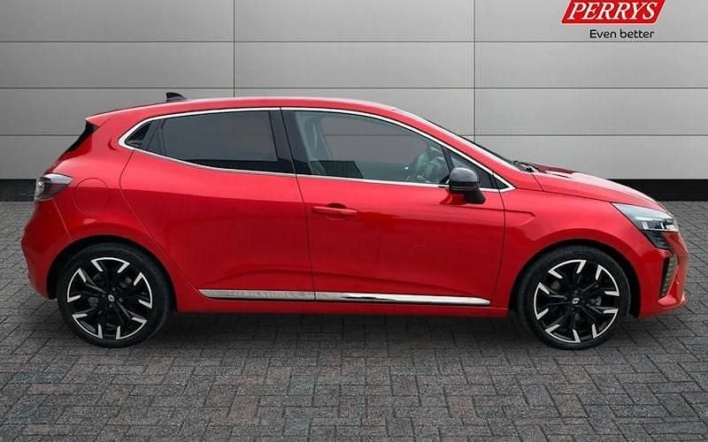 Used Renault Clio V Techno 143 HP (105 kW) 2025 Hatchback