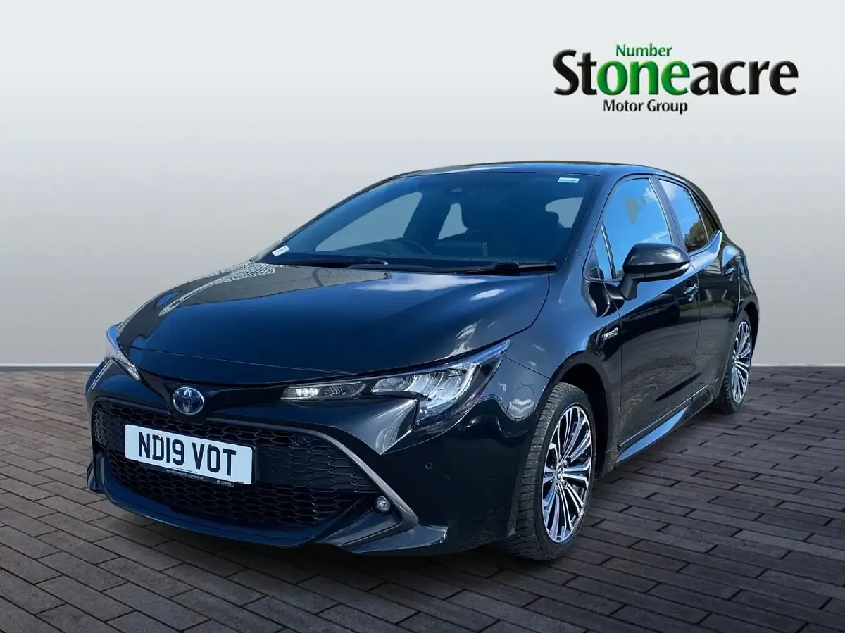 Used Toyota Corolla Design 122 HP (89 kW) 2019 Black Hatchback