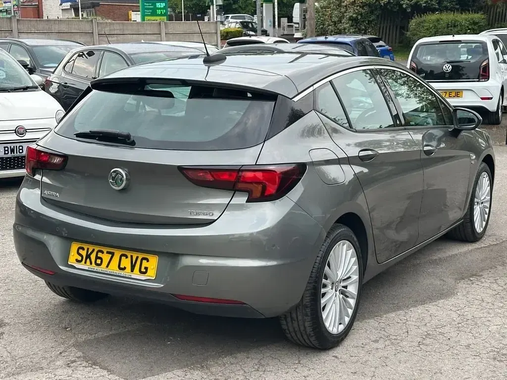 Używany Vauxhall Astra Elite 150 KM (110 kW) 2017 Szary Hatchback