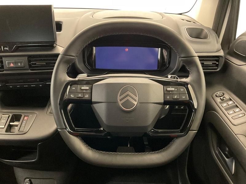 New Citroën Berlingo 100 kW (136 HP) 2025 White MPV