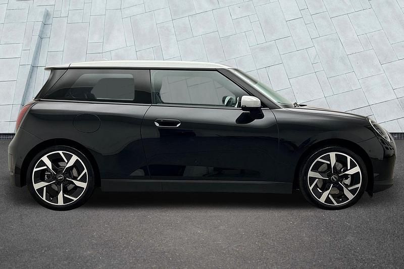 Usado Mini Cooper Hatch 133 kW (181 CV) 2024 Negro Utilitario