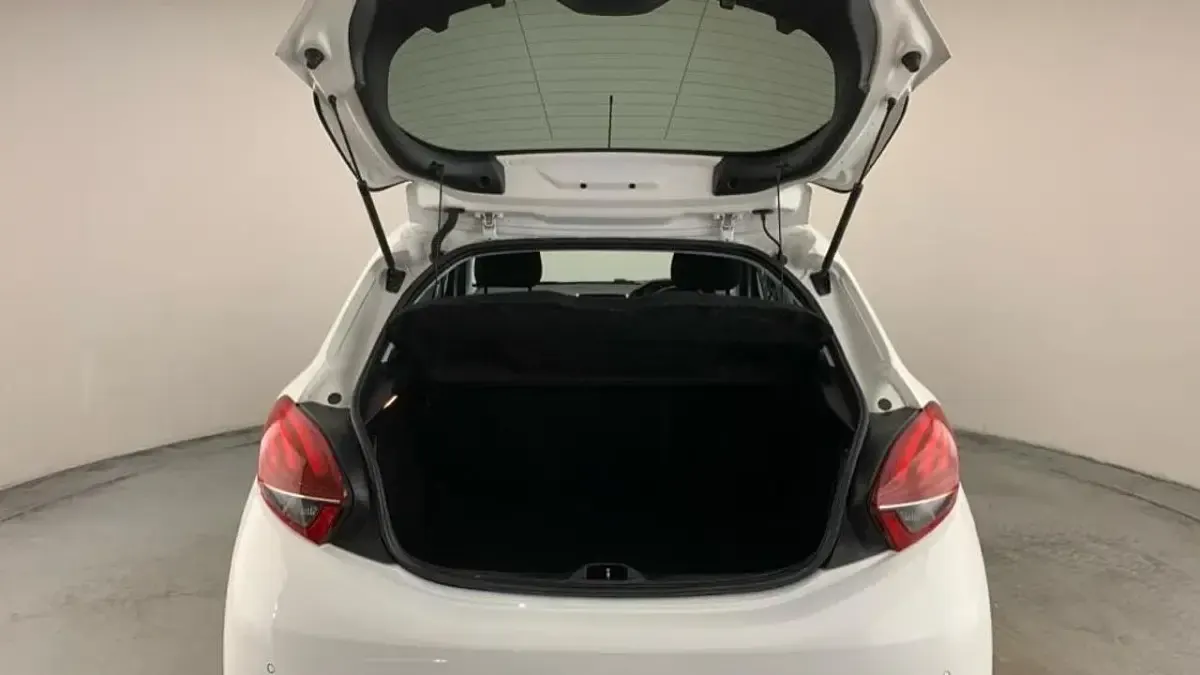 Used Peugeot 208 S 81 HP (59 kW) 2019 White Hatchback