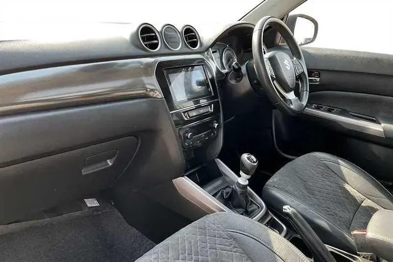 Used Suzuki Vitara SZ5 2023 Silky silver SUV