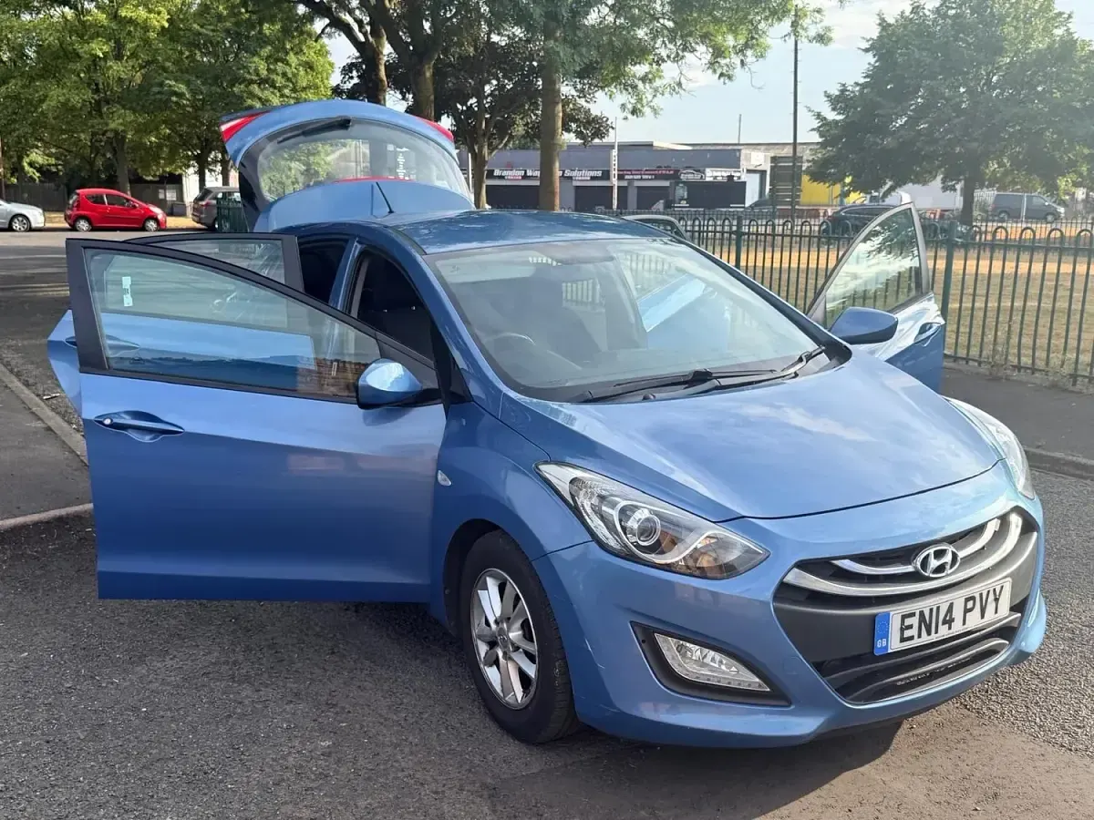 Used Hyundai i30 Active 100 HP (73 kW) 2014 Blue Hatchback