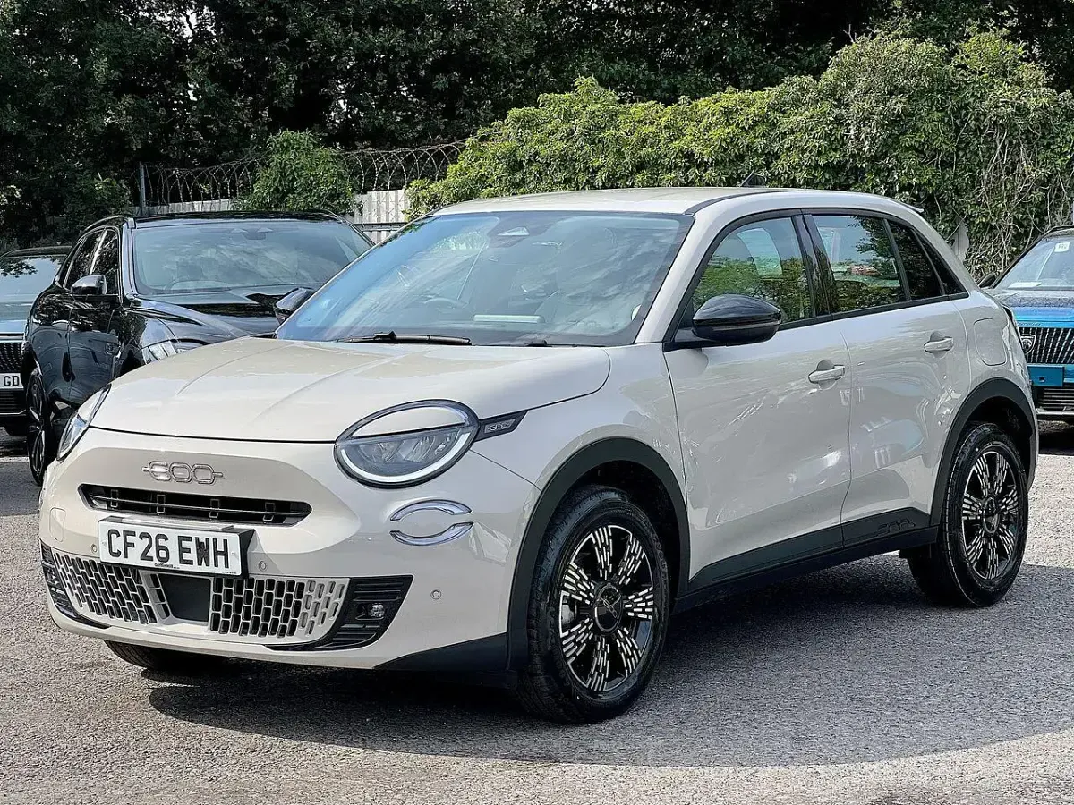 New Fiat 600 Icon 99 HP (72 kW) 2026 Brown SUV