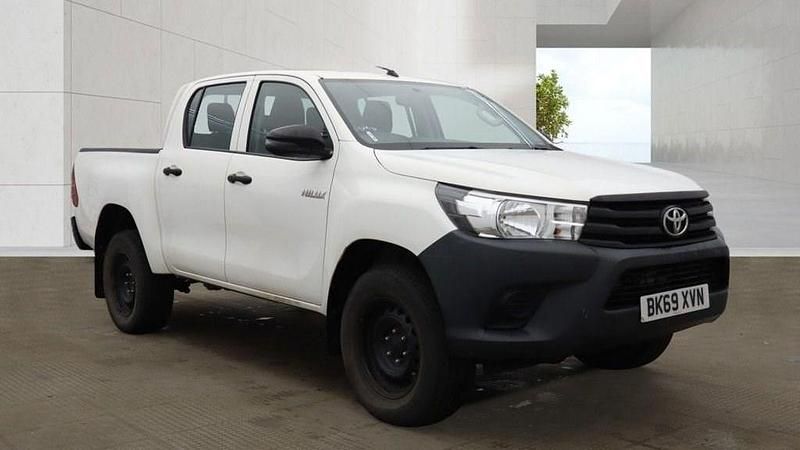 Used Toyota HiLux Active 150 HP (110 kW) 2019 White Pickup