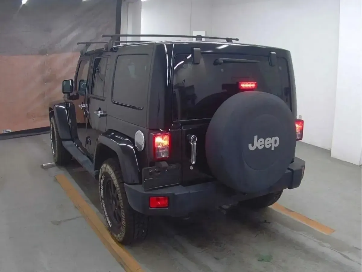 Used Jeep Wrangler Sahara 290 HP (213 kW) 2026 Black SUV