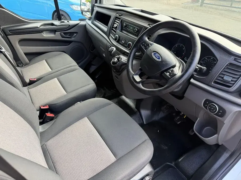 Used Ford Transit Custom 105 HP (77 kW) 2019 White Van