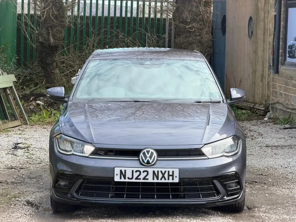 Begagnad VW Polo R-line 2022 Grå Halvkombi