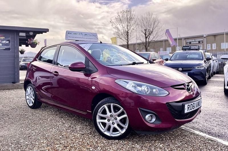 Used Mazda 2 84 HP (61 kW) 2011 Red Hatchback