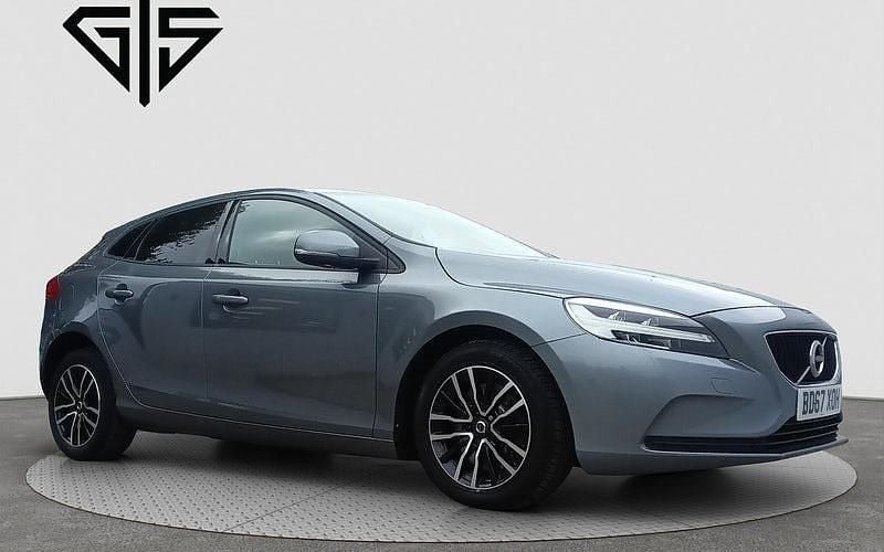 Used 2019 Volvo V40 Momentum Estate | £7,995 (Good price) - Image 1/4