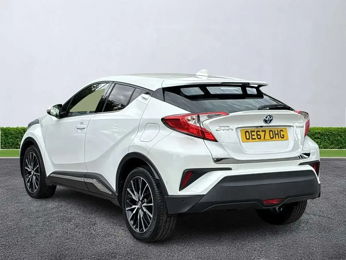 Used Toyota C-HR 122 HP (89 kW) 2018 White SUV