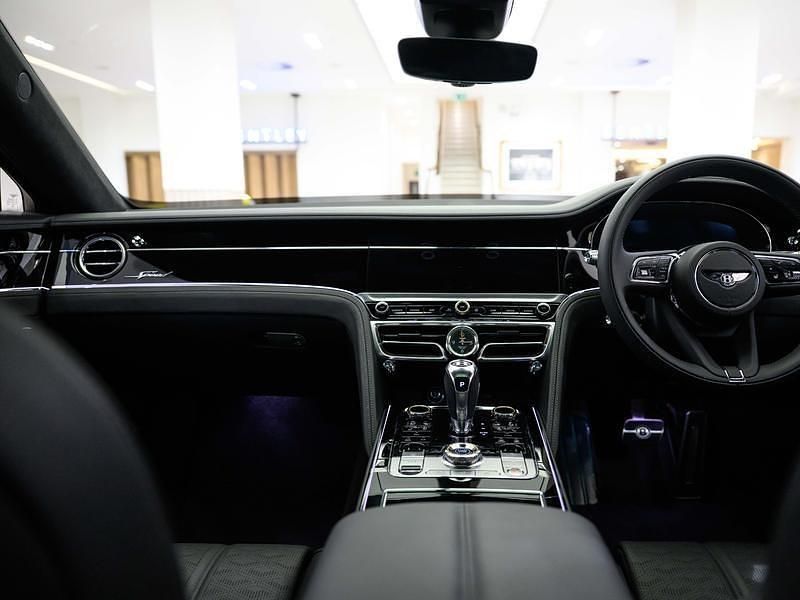 New Bentley Flying Spur 770 HP (566 kW) 2025 Tourmaline green Sedan