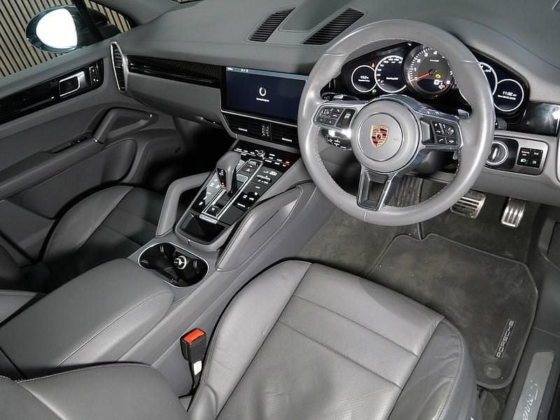 Używany Porsche Cayenne 440 KM (323 kW) 2018 Niebieski SUV