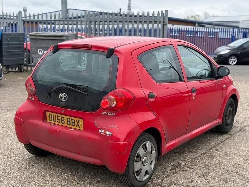 Used Toyota Aygo 67 HP (49 kW) 2008 Red Hatchback