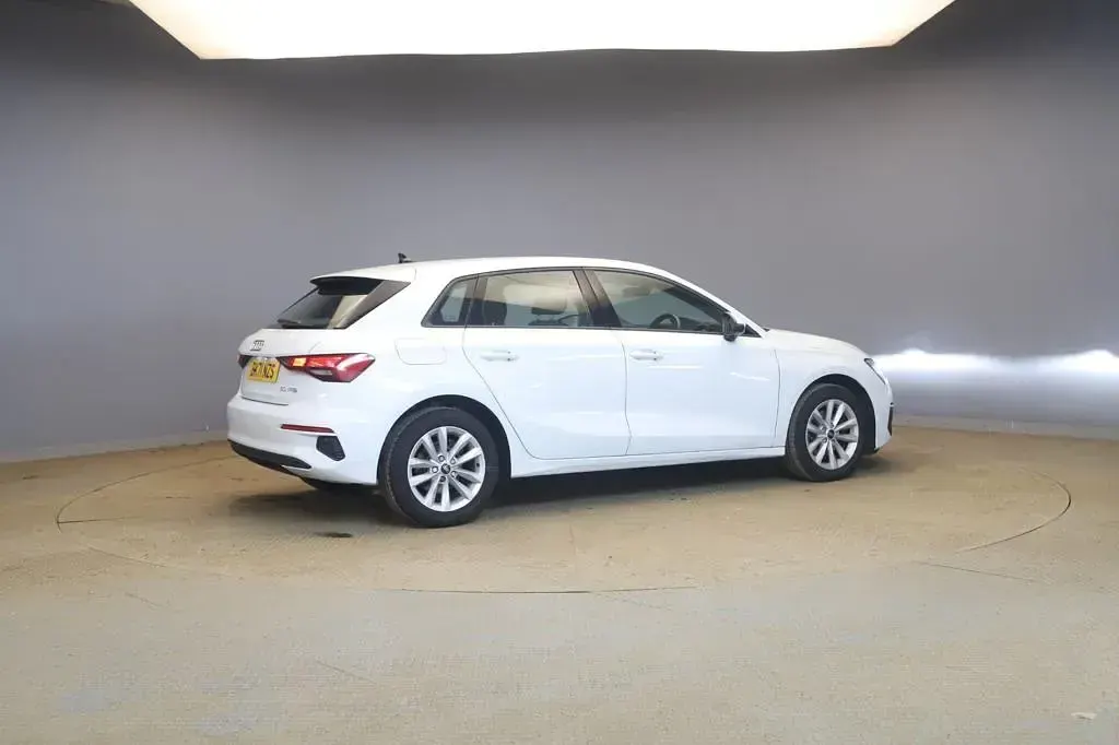 Used Audi A3 Sportback Design 110 HP (80 kW) 2021 White Hatchback