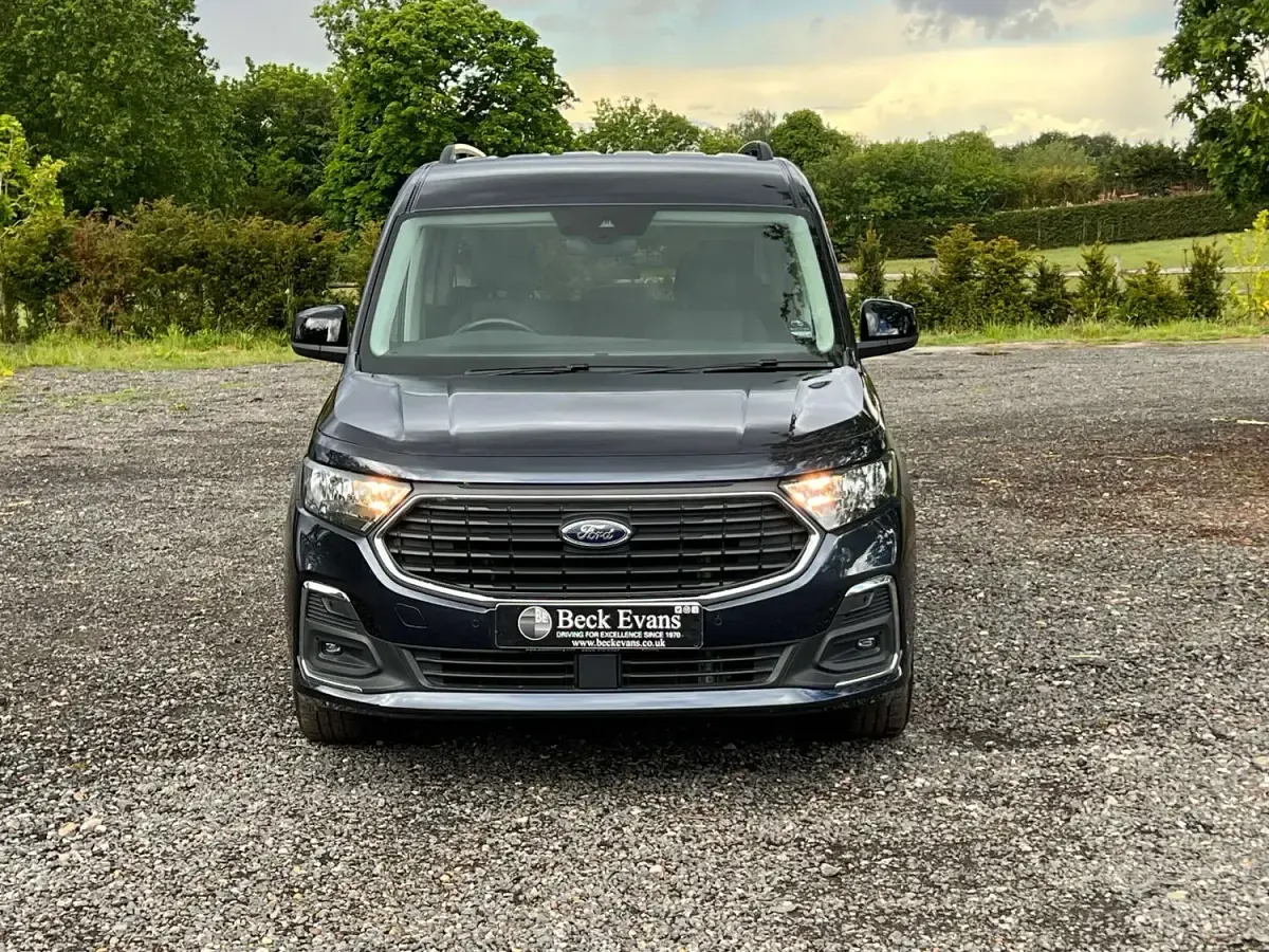 Used Ford Grand Tourneo Connect Titanium 122 HP (89 kW) 2024 Blue MPV