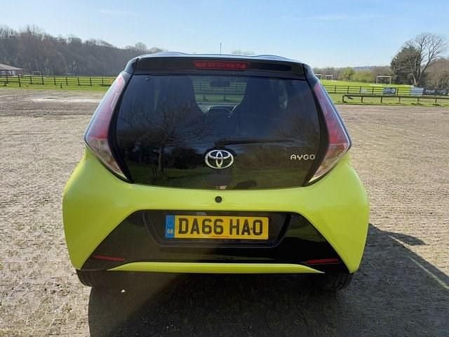 Used Toyota Aygo X-cite 68 HP (50 kW) 2016 Yellow Hatchback