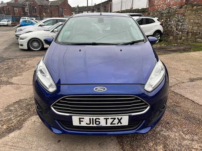 Used Ford Fiesta Titanium 95 HP (69 kW) 2016 Blue Hatchback