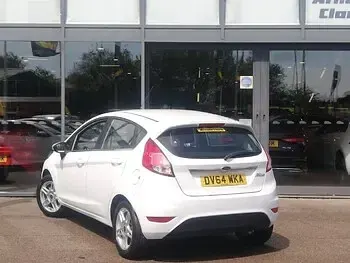 Used Ford Fiesta Zetec 80 HP (58 kW) 2014 White Hatchback