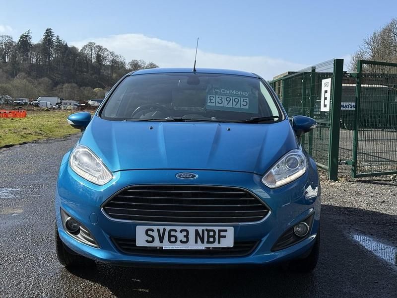 Usado Ford Fiesta Titanium 75 HP (55 kW) 2013 Azul Citadino