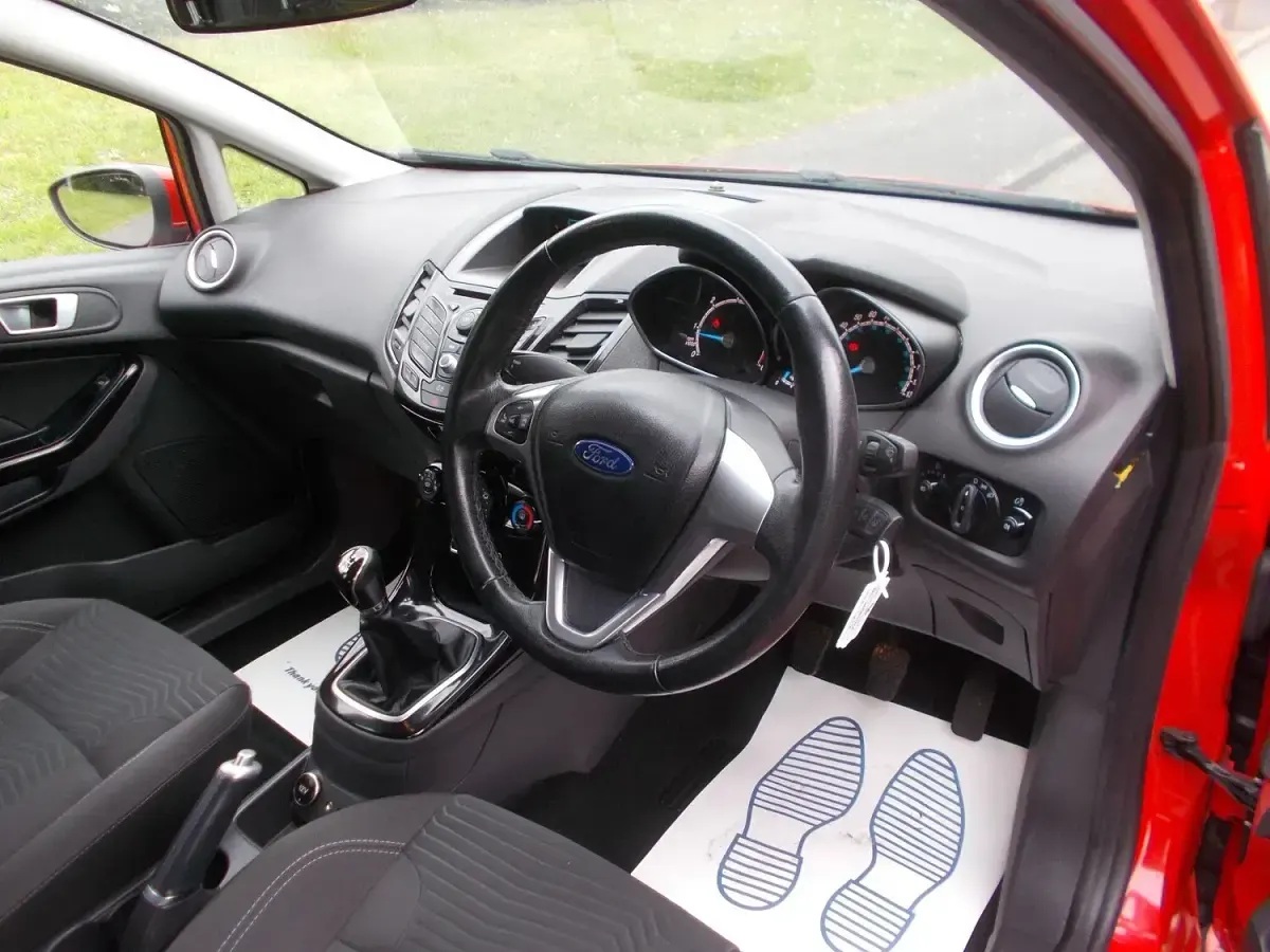 Used Ford Fiesta Zetec 95 HP (69 kW) 2014 Red Hatchback