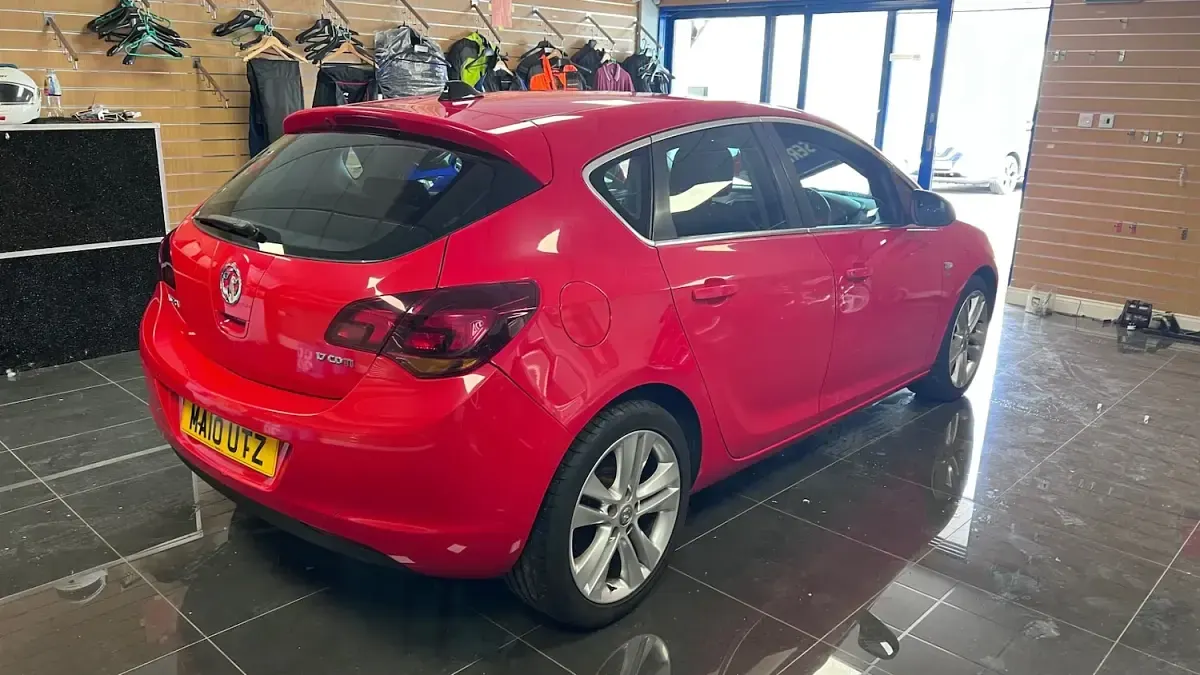 Used Vauxhall Astra SRi 125 HP (91 kW) 2010 Red Hatchback