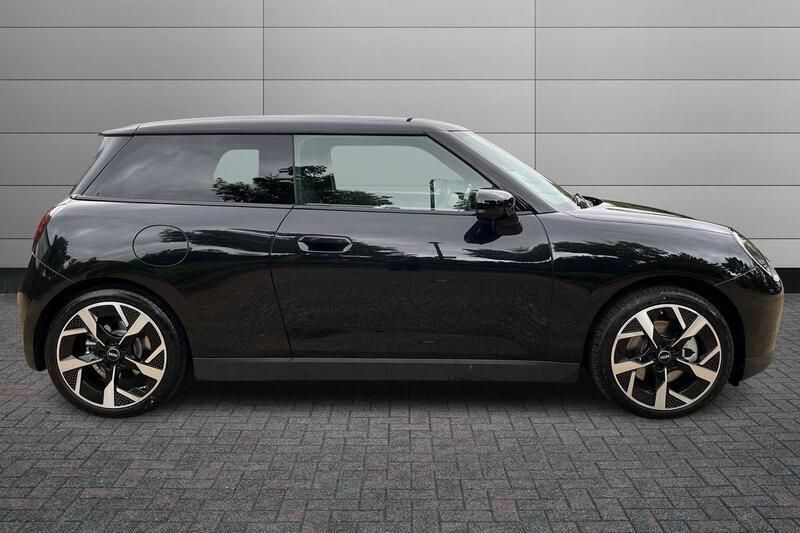 Used Mini Cooper SE Hatch 158 kW (215 HP) 2024 Black Hatchback