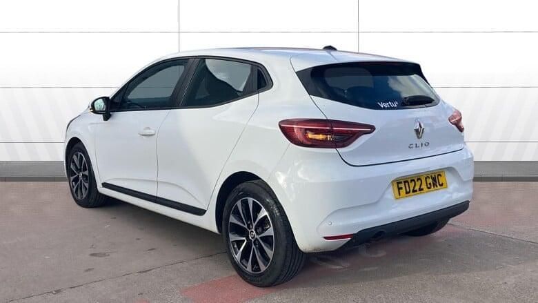 Used Renault Clio V Iconic 90 HP (66 kW) 2022 White Hatchback