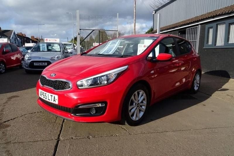 Red Used 2016 Kia Ceed Hatchback | £3,995 (Good price) - Image 1/1