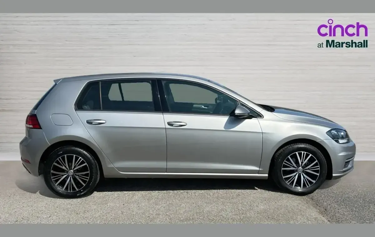 Used VW Golf VII SE 115 HP (84 kW) 2018 Silver Hatchback