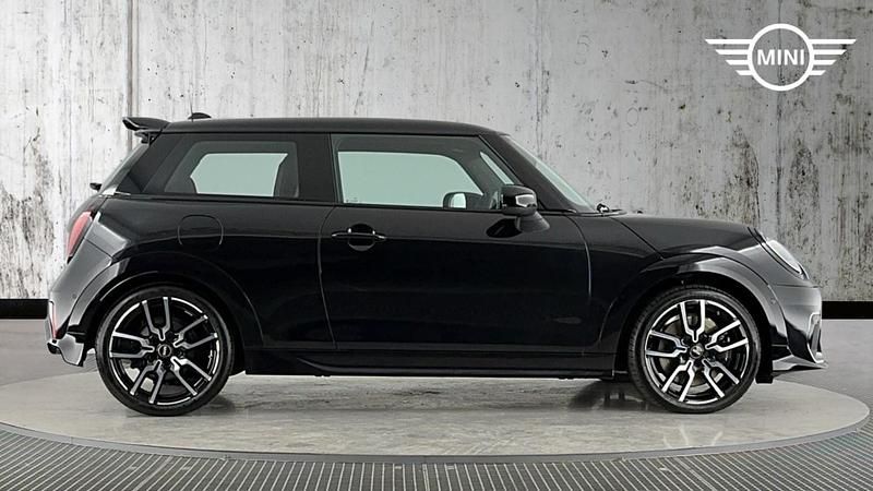 New Mini Cooper Hatch 113 kW (154 HP) 2025 Black Hatchback