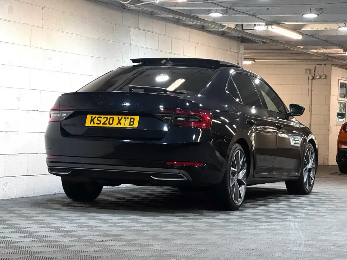 Gebraucht Skoda Superb SportlinePlus 2020 Schwarz Kleinwagen