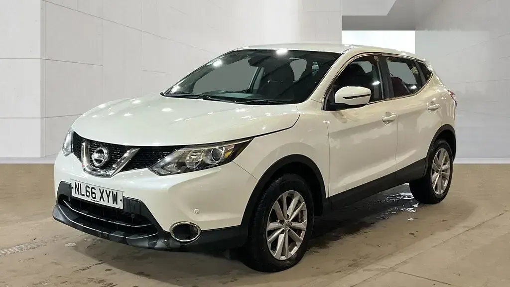 Used Nissan Qashqai Acenta 2016 White SUV