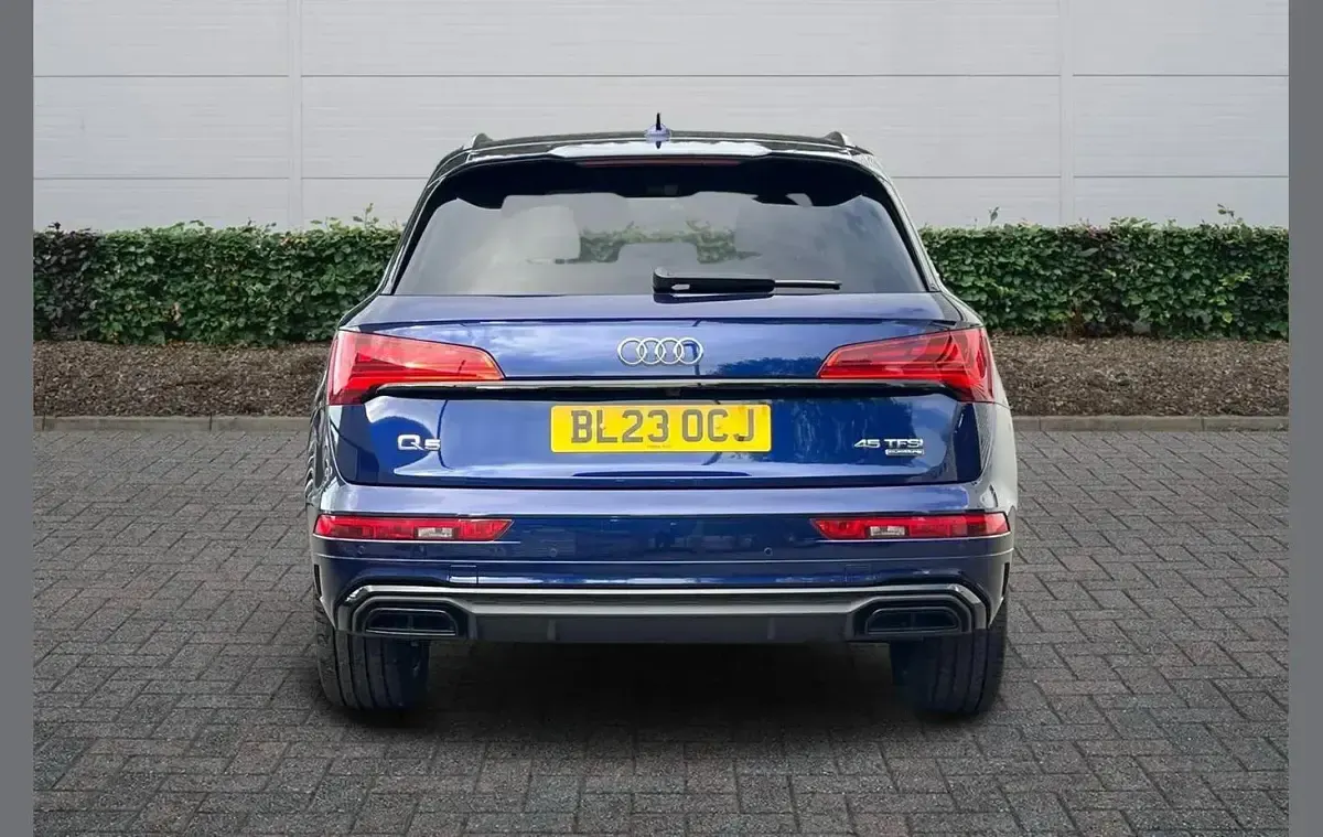 Used Audi Q5 Comfort 261 HP (191 kW) 2023 Blue SUV