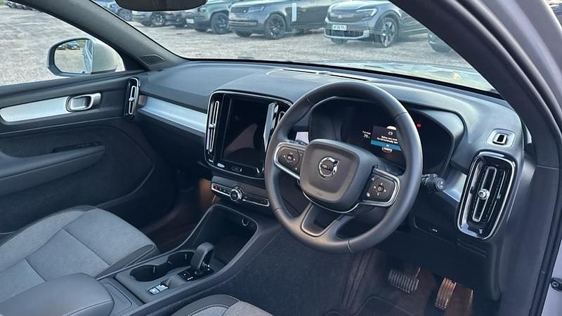 Used Volvo XC40 Core 163 HP (119 kW) 2025 Silver SUV