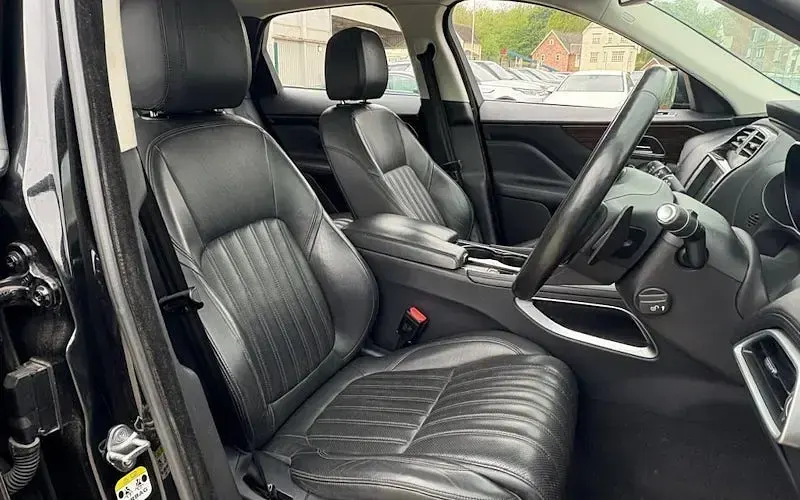 Used Jaguar F-Pace Portfolio 180 HP (132 kW) 2017 Black SUV
