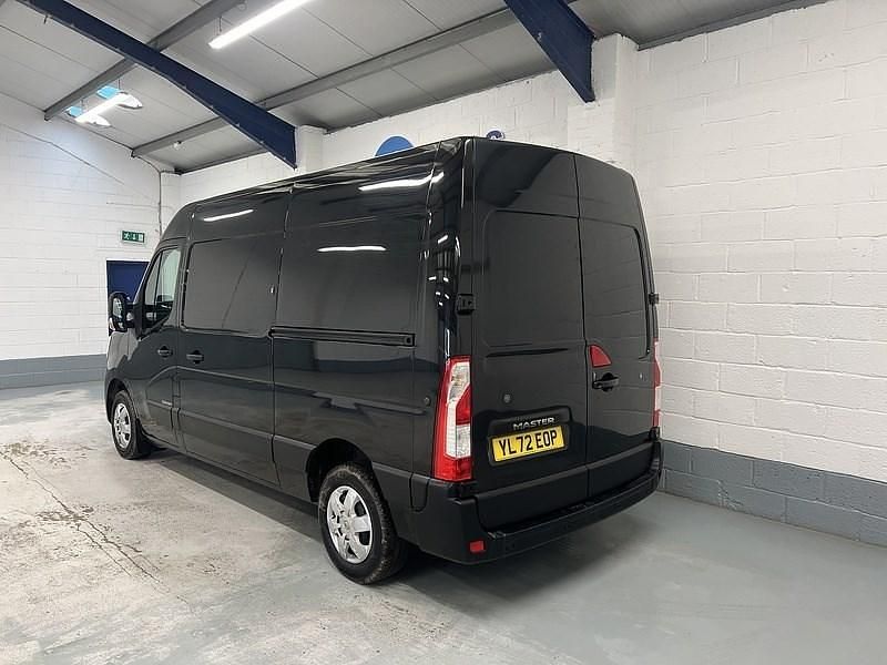 Begagnad Renault Master Business 2023 Svart Van