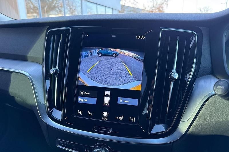 Used Volvo V60 Momentum 163 HP (119 kW) 2021 White Estate