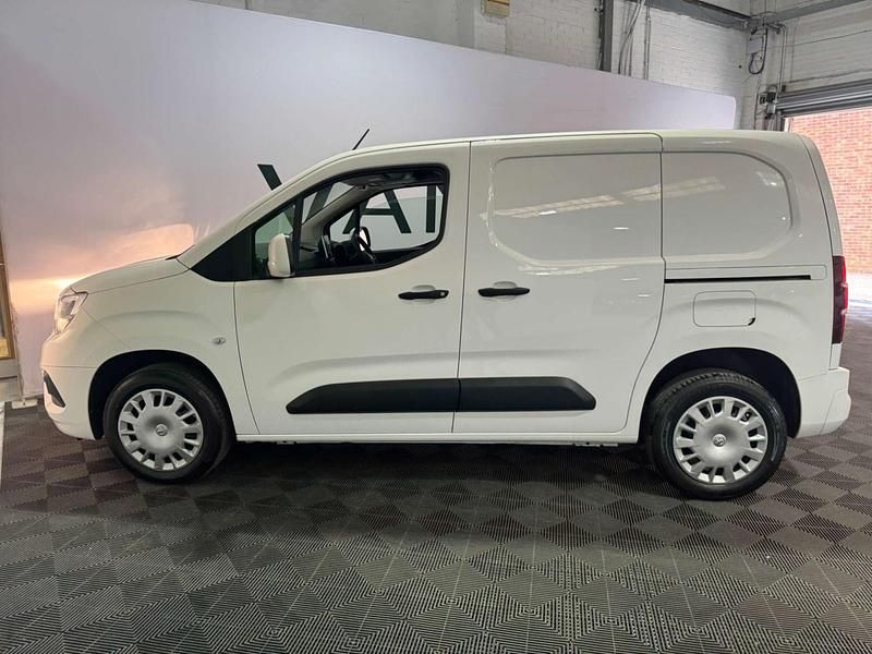 Used Vauxhall Combo Sportive 100 HP (73 kW) 2021 White MPV