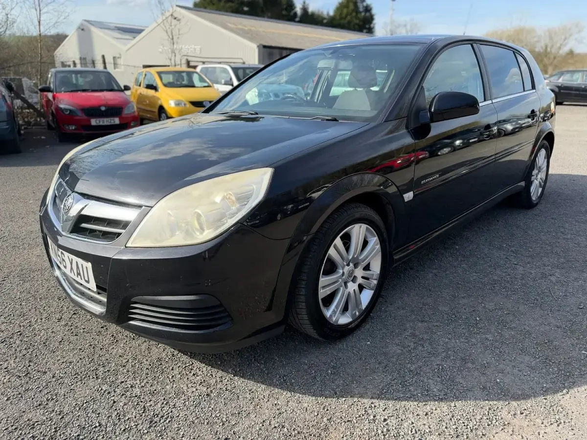 Used Vauxhall Signum Elegance 150 HP (110 kW) 2006 Black Hatchback