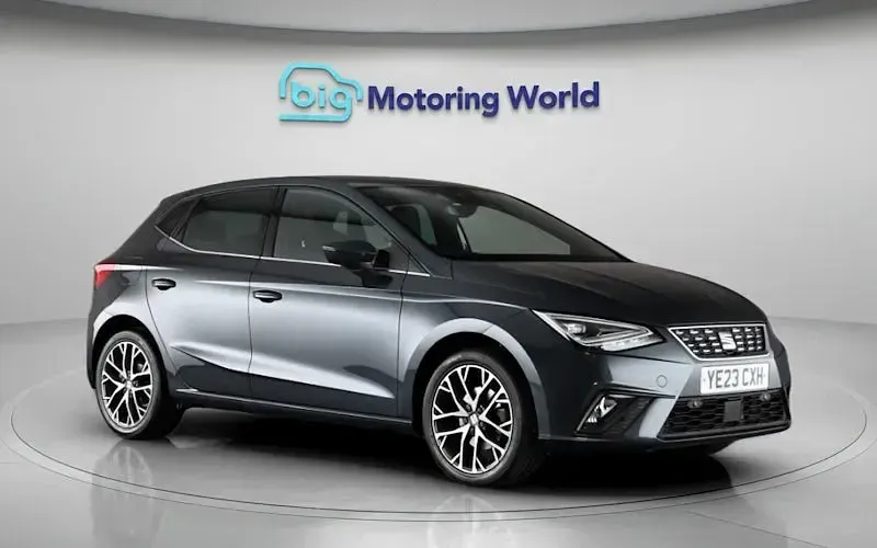 Usado Seat Ibiza XCELLENCE Lux 110 CV (80 kW) 2023 Gris Utilitario
